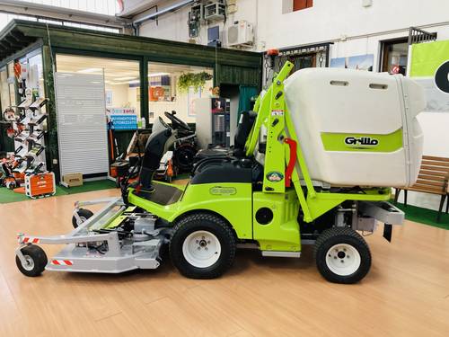TRATTORINO RASAERBA GRILLO FD 2200 TS con piatto di taglio da 155 cm - USATO