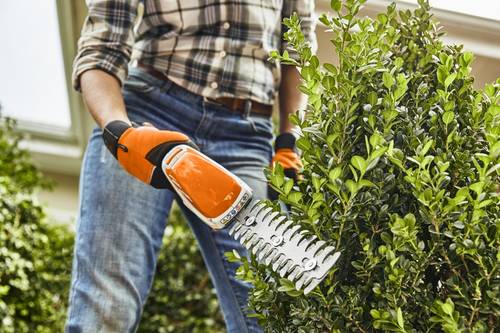 Tosasiepi a batteria STIHL HSA 26 con AS 2 e ALS 31